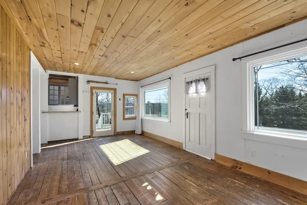 1143 Back Cove Road Waldoboro ME 04572