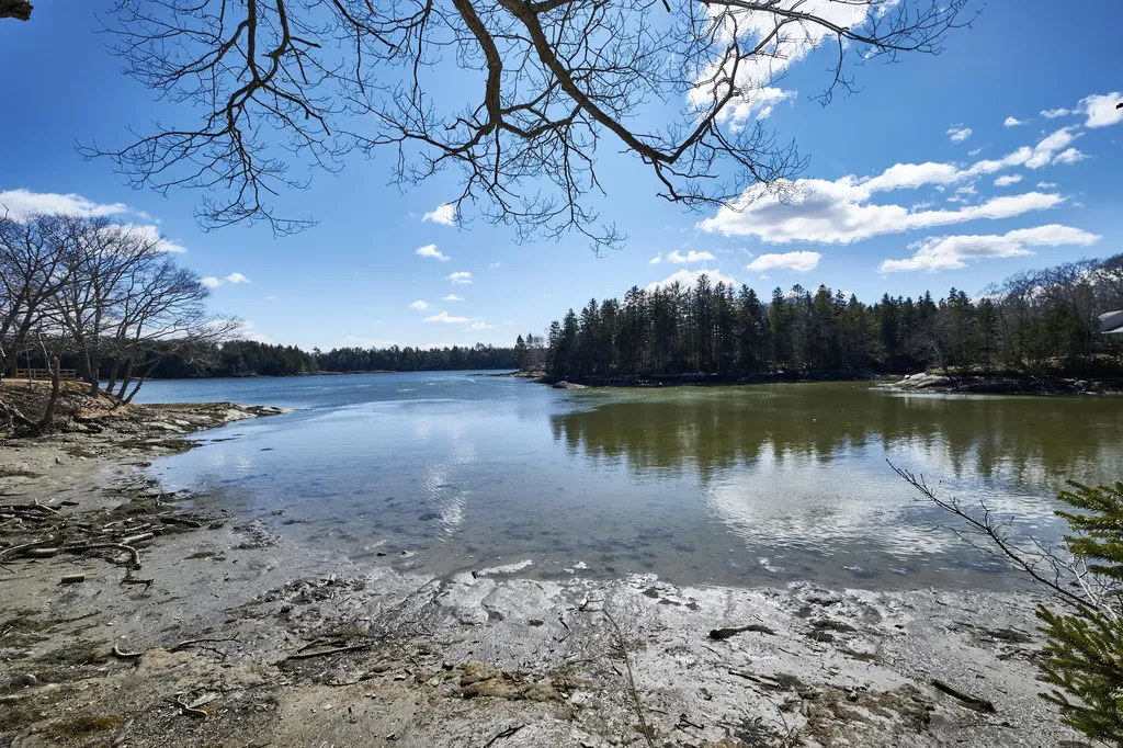 1143 Back Cove Road Waldoboro ME 04572