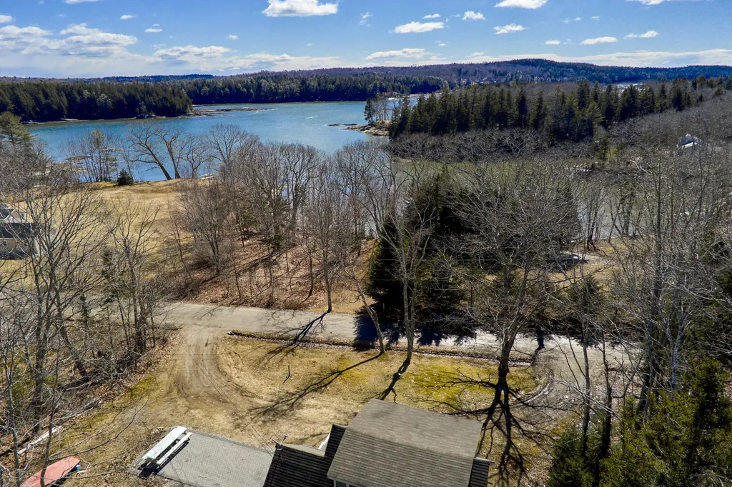 1143 Back Cove Road Waldoboro ME 04572