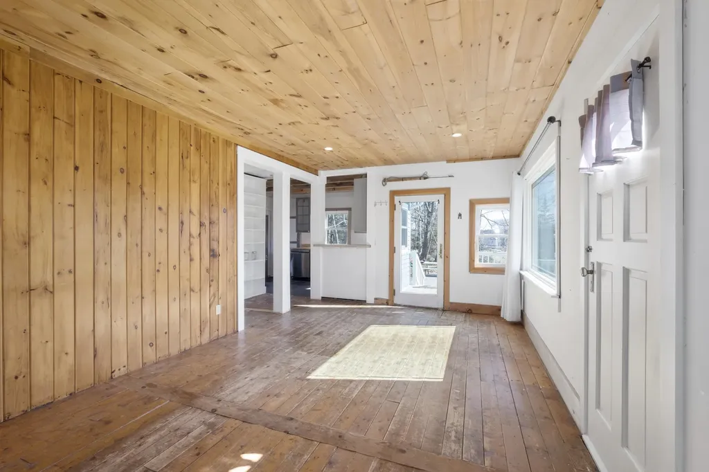 1143 Back Cove Road Waldoboro ME 04572