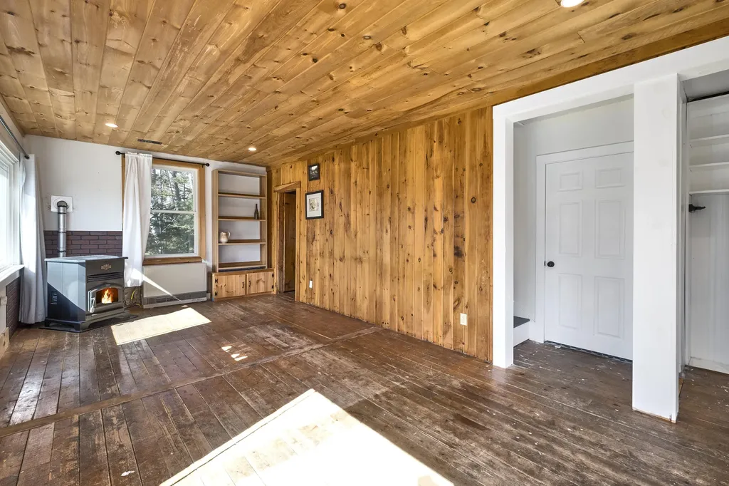 1143 Back Cove Road Waldoboro ME 04572
