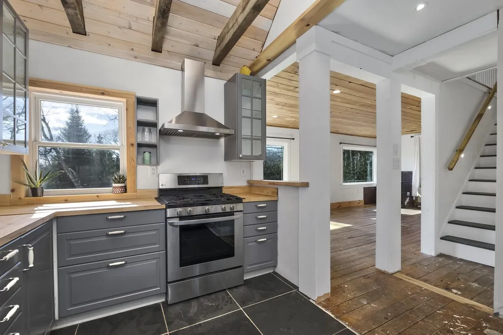 1143 Back Cove Road Waldoboro ME 04572