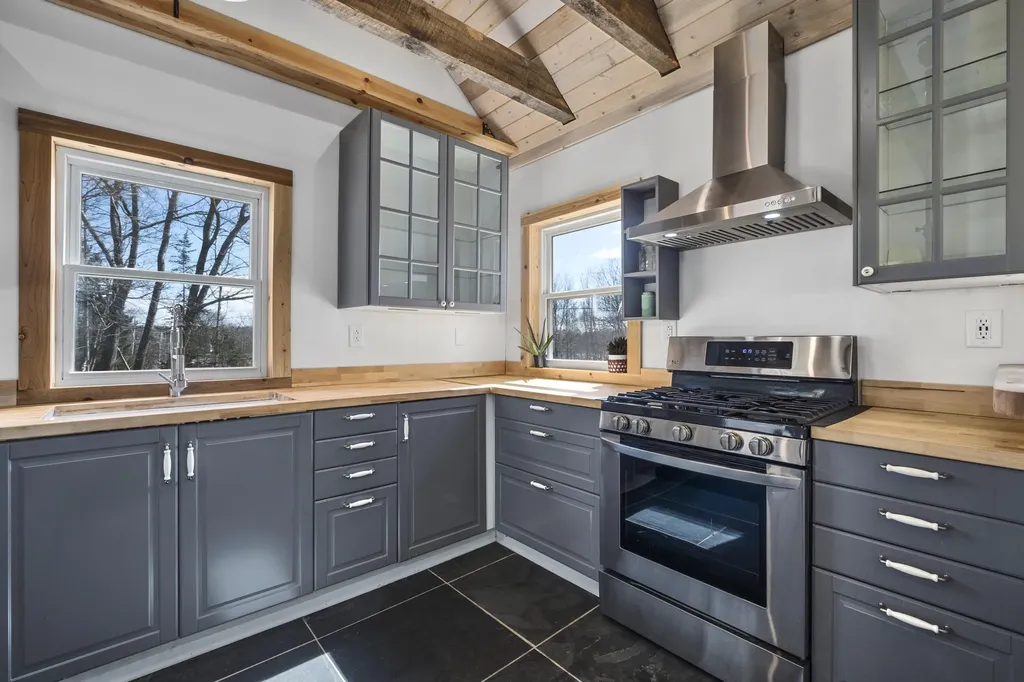 1143 Back Cove Road Waldoboro ME 04572