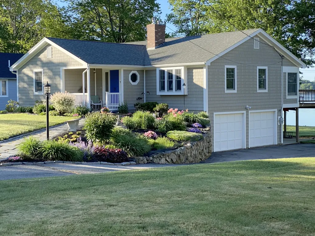 7 North Crescent Drive Eliot ME 03903