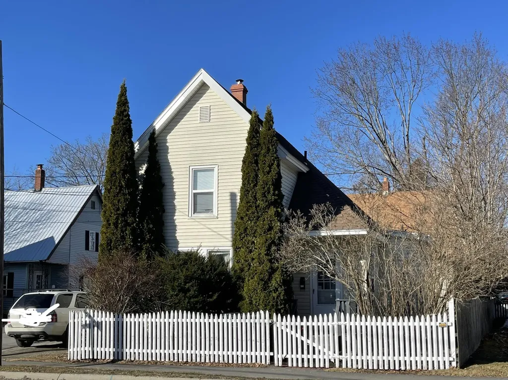 228 Grove Street Bangor ME 04401