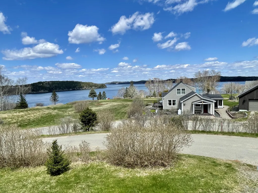16 Redoubt Hill Eastport ME 04631
