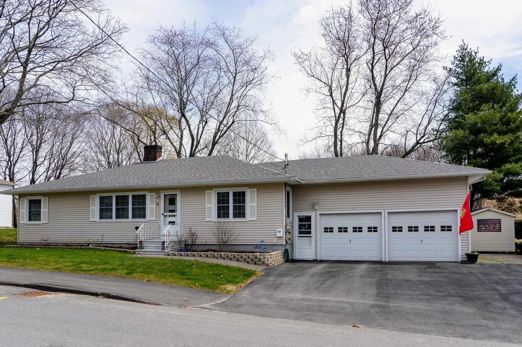 31 Hallowell Street Winslow ME 04901