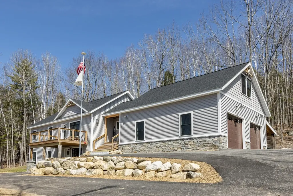 18 Spring Valley Road Raymond ME 04071