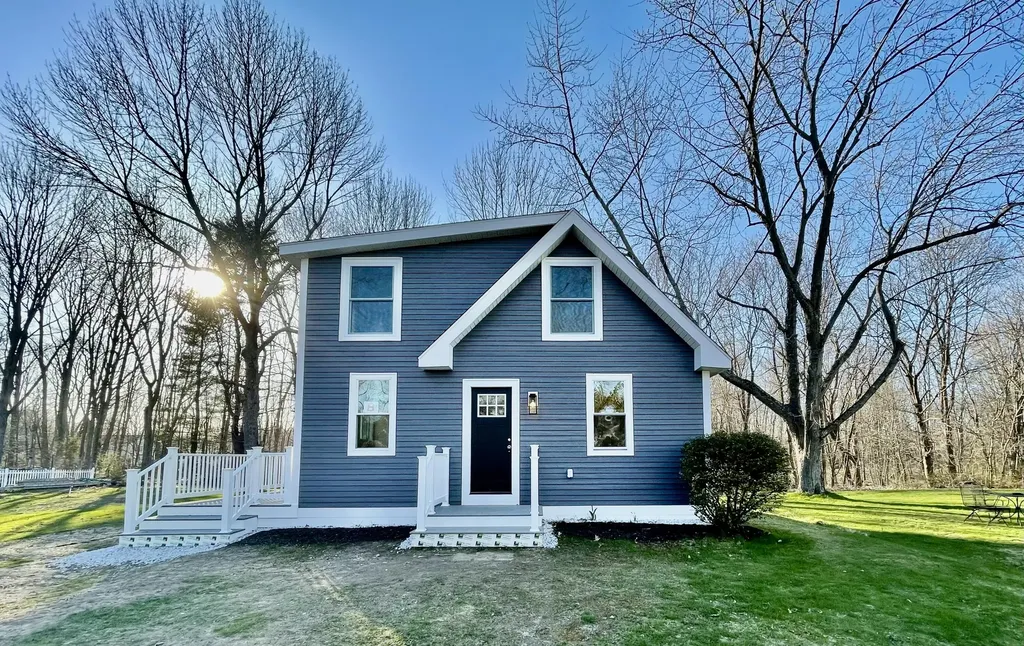 19 Hall Avenue Saco ME 04072