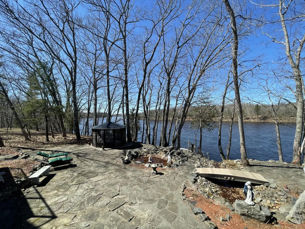 638 Riverside Drive Eddington ME 04428