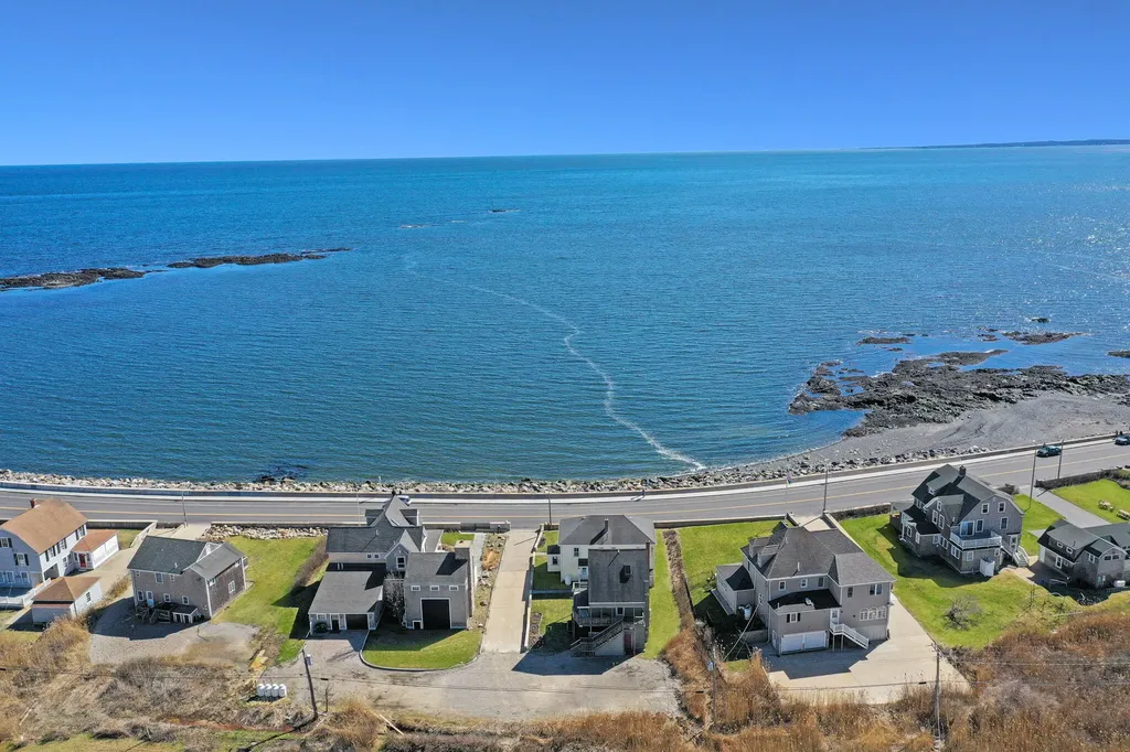 175 Beach Avenue Kennebunk ME 04043