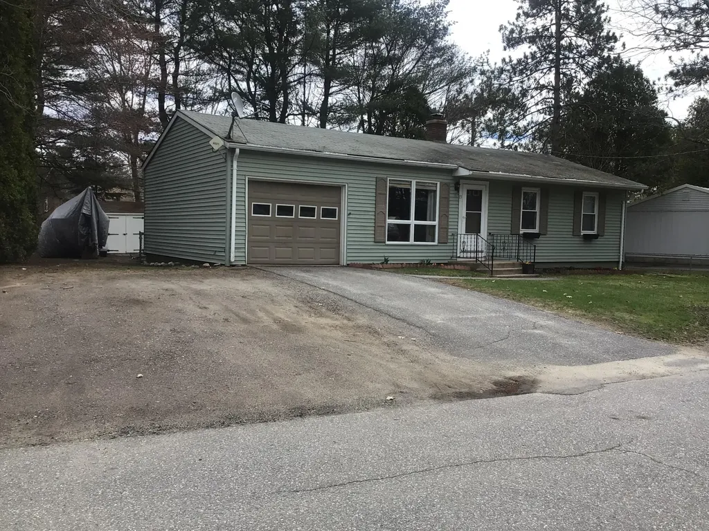13 Pinewood Drive Topsham ME 04086