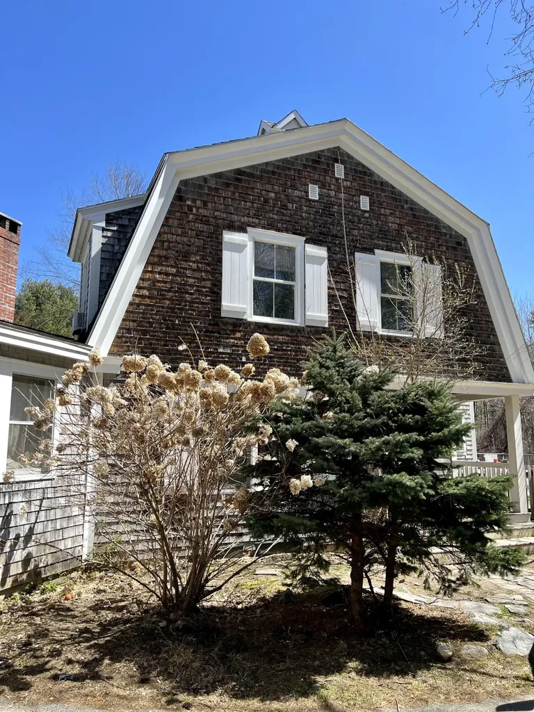 190 Pleasant Street Yarmouth ME 04096