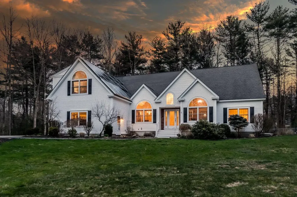 8 Mayflower Drive Scarborough ME 04074