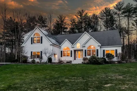8 Mayflower Drive Scarborough ME 04074