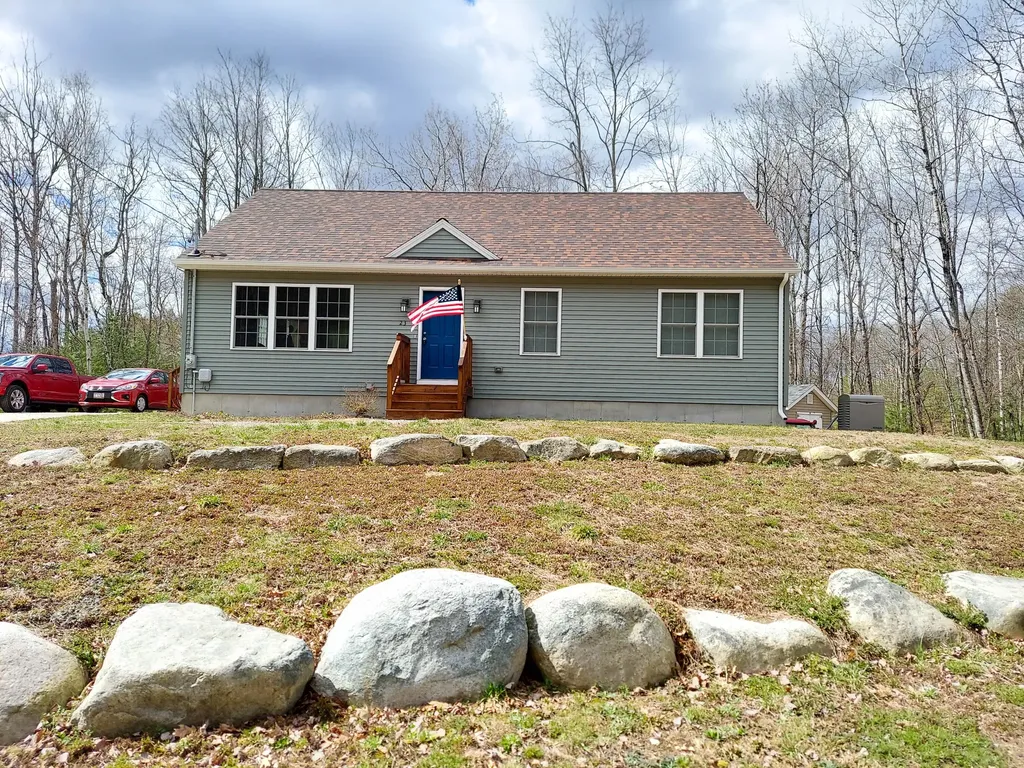 23 Patricia Avenue Raymond ME 04071
