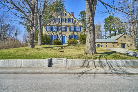 2 Melcher Place Topsham ME 04086