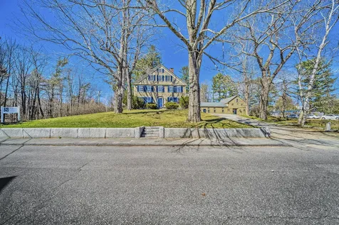 2 Melcher Place Topsham ME 04086