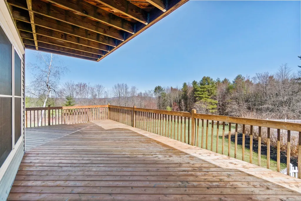 38 Jeffrey Road Minot ME 04258