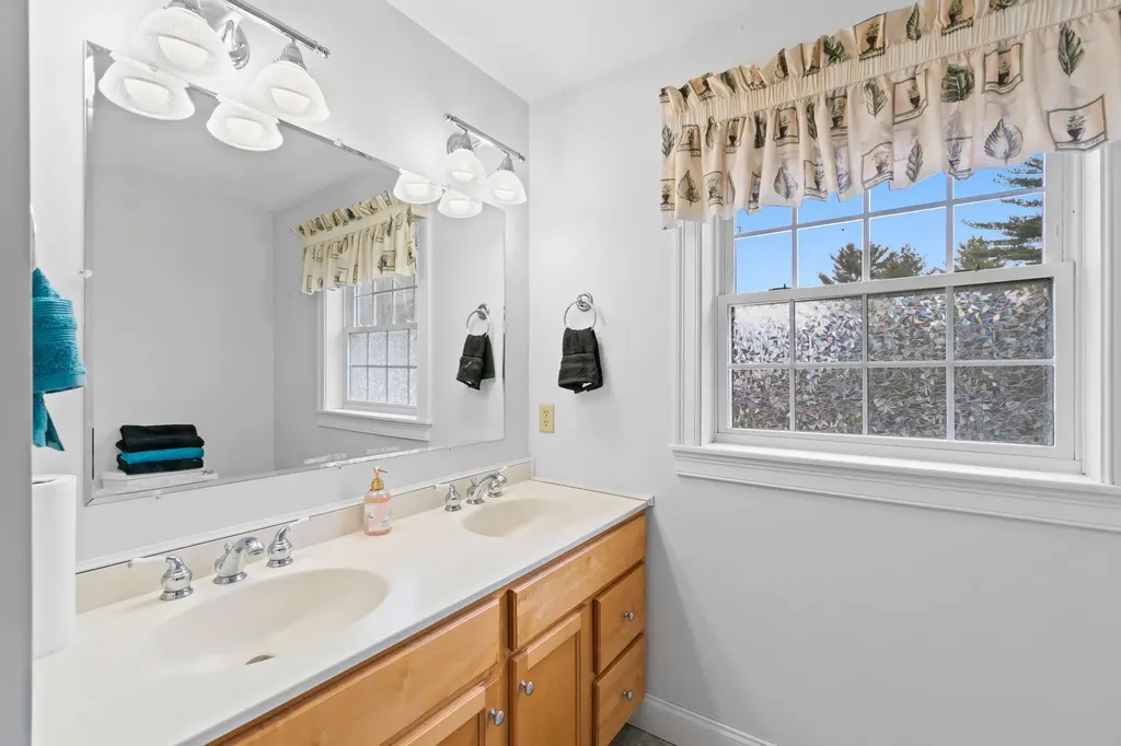 38 Jeffrey Road Minot ME 04258