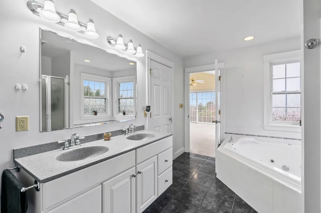 38 Jeffrey Road Minot ME 04258