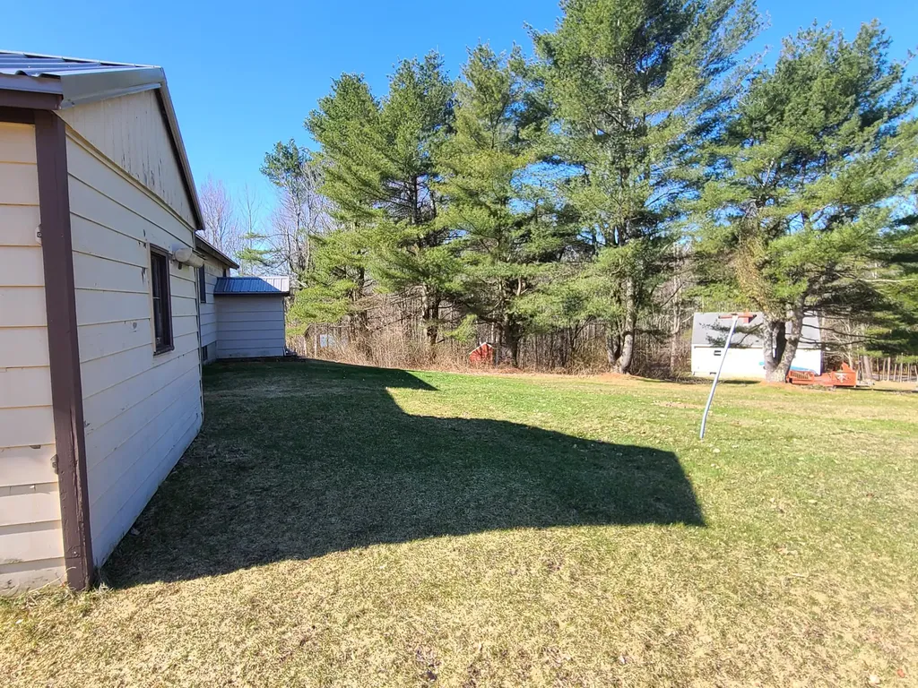 24 Route 41 Winthrop ME 04364