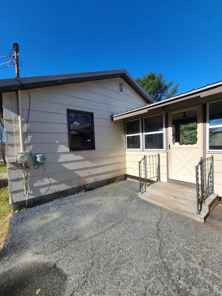24 Route 41 Winthrop ME 04364