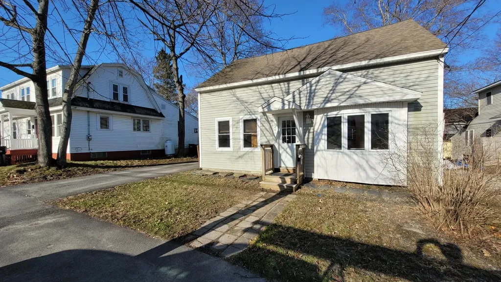 204 Grove Street Bangor ME 04401