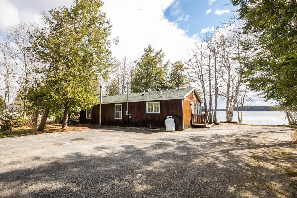 2 Malcolm Lane Glenburn ME 04401