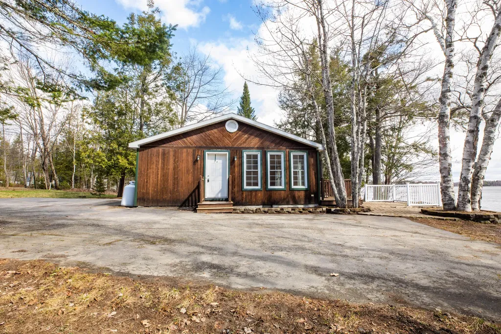 2 Malcolm Lane Glenburn ME 04401