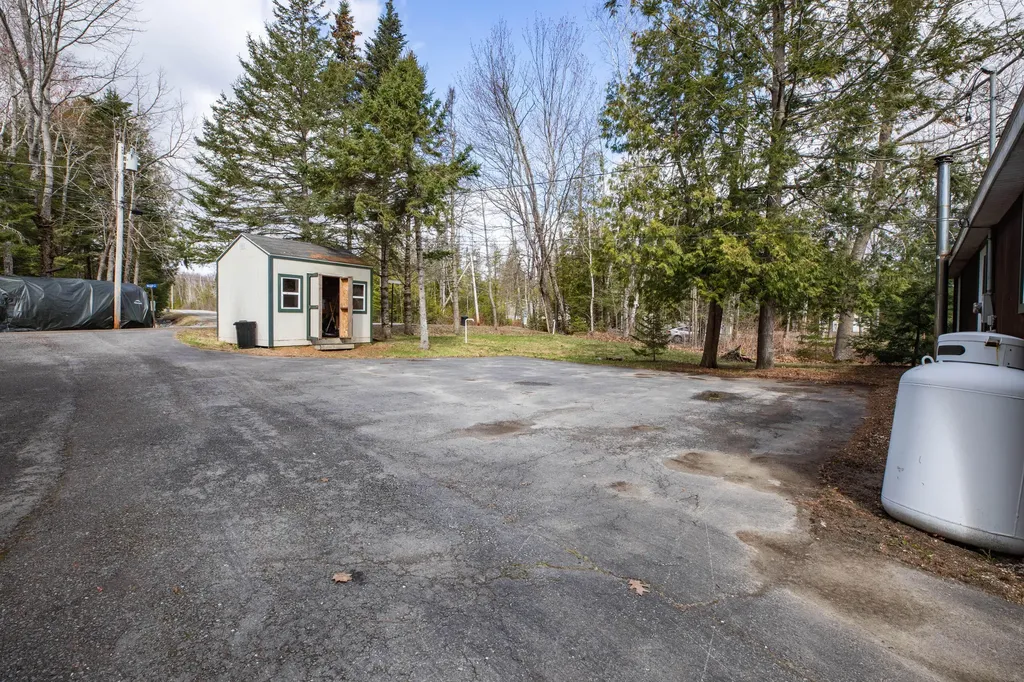 2 Malcolm Lane Glenburn ME 04401