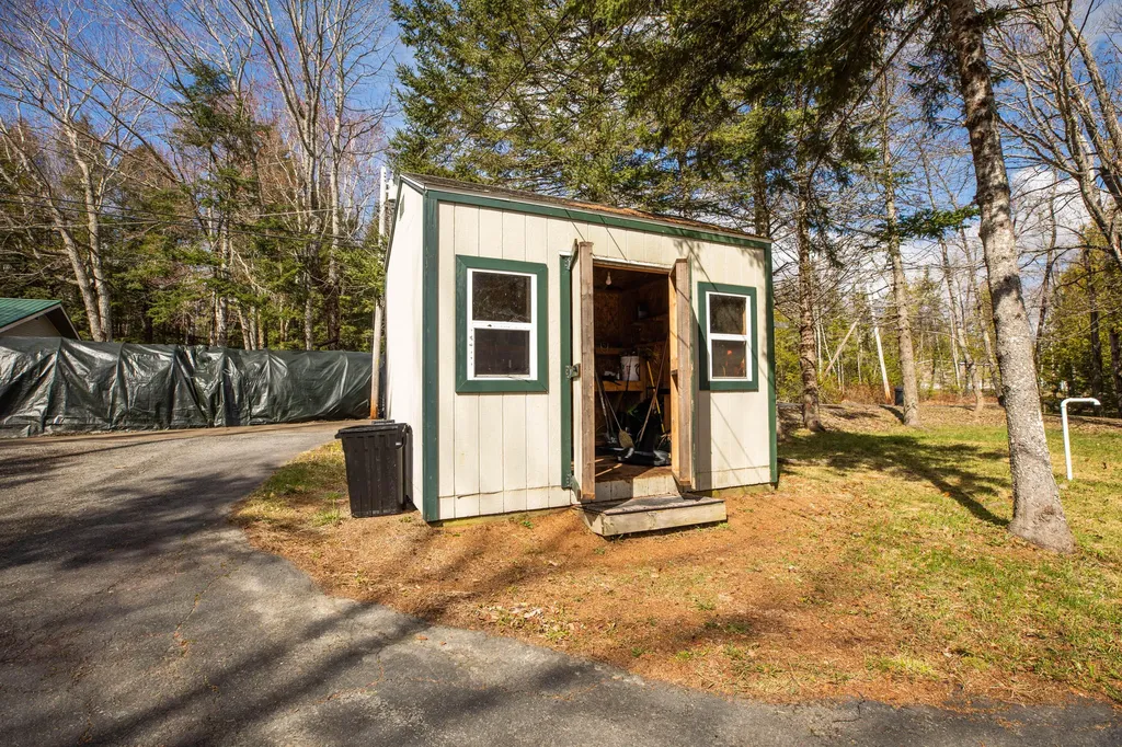 2 Malcolm Lane Glenburn ME 04401