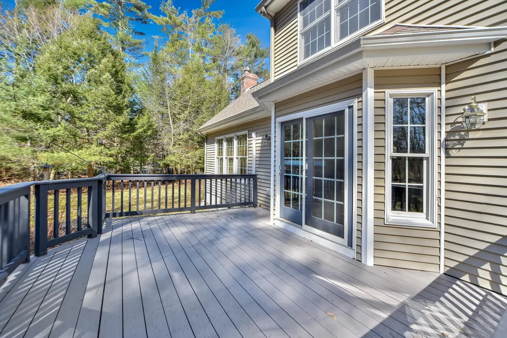 8 Whitney Way Topsham ME 04086