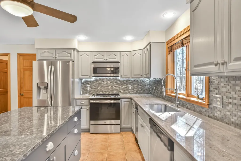 8 Whitney Way Topsham ME 04086