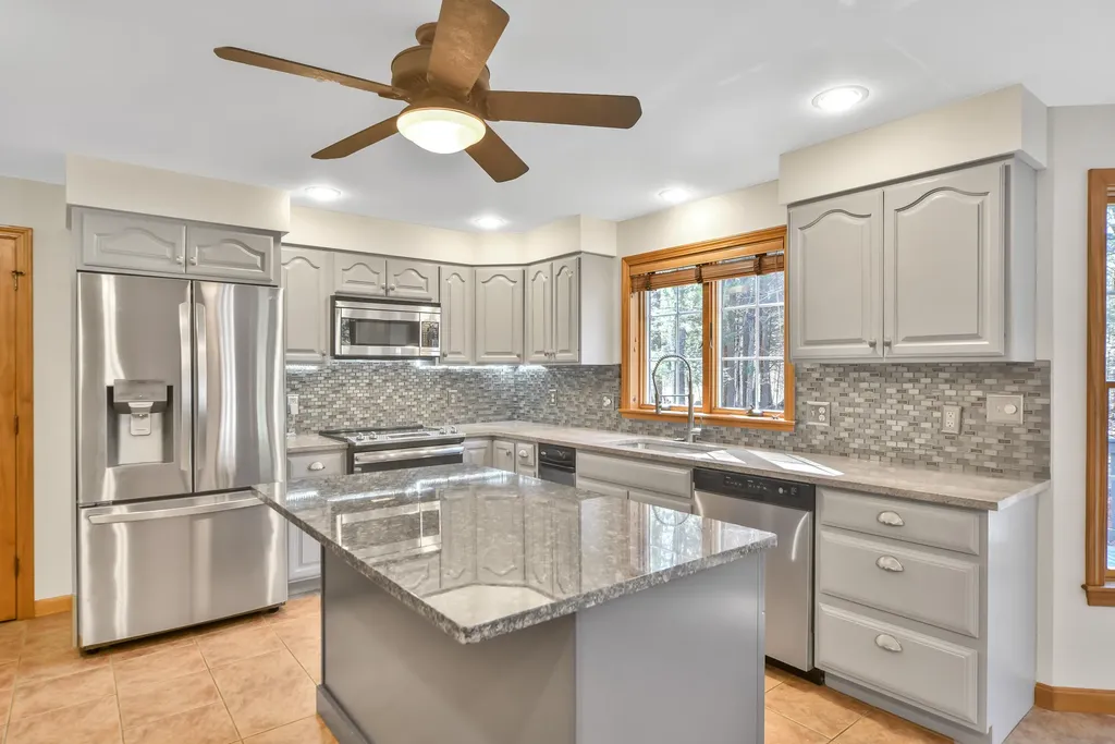 8 Whitney Way Topsham ME 04086