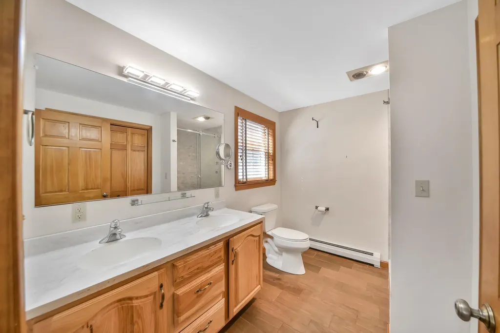 8 Whitney Way Topsham ME 04086