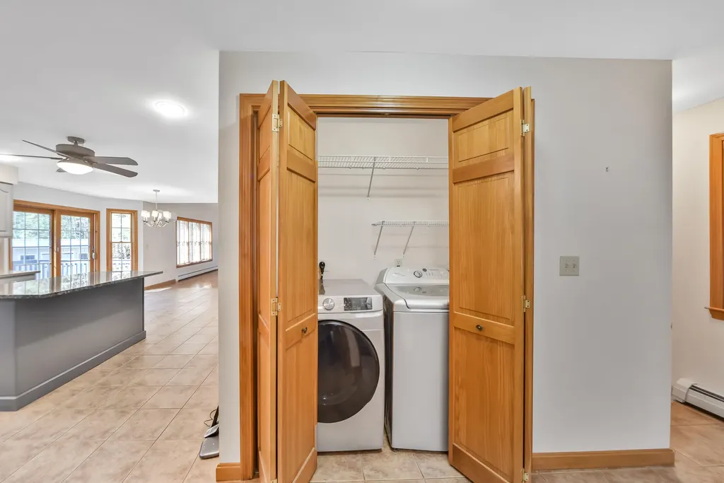 8 Whitney Way Topsham ME 04086