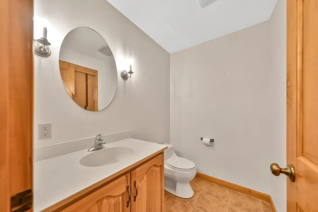 8 Whitney Way Topsham ME 04086