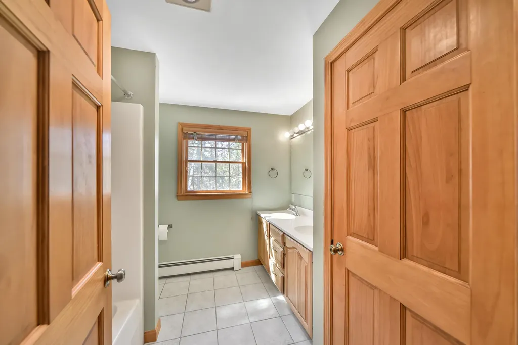 8 Whitney Way Topsham ME 04086