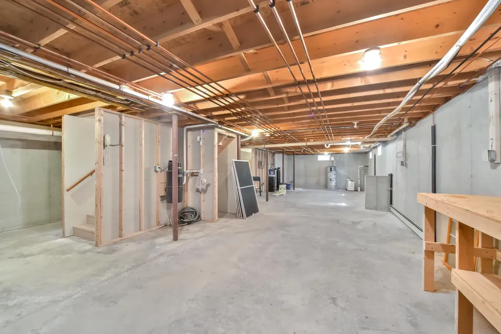 8 Whitney Way Topsham ME 04086