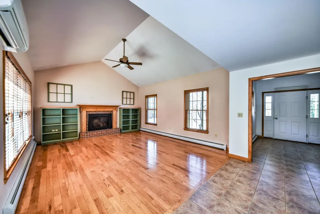8 Whitney Way Topsham ME 04086