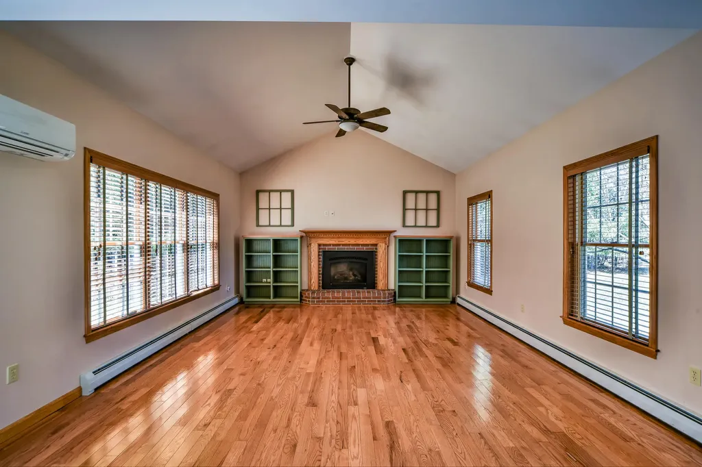8 Whitney Way Topsham ME 04086