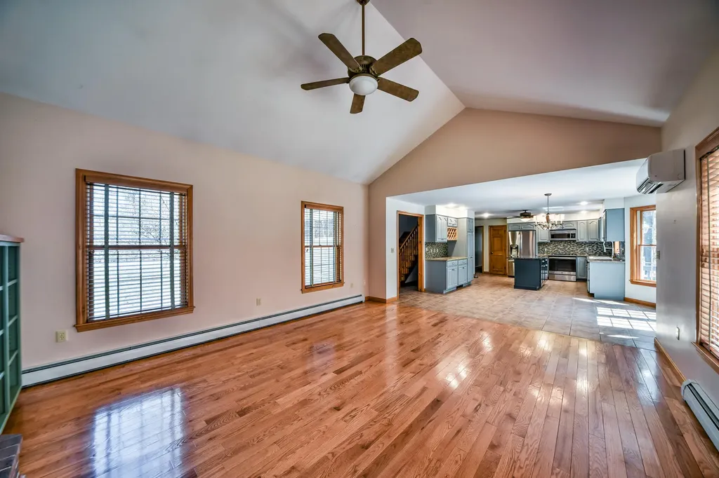 8 Whitney Way Topsham ME 04086