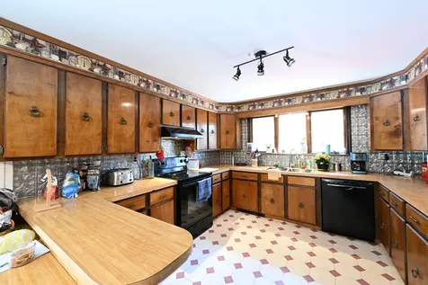 404 Frost Street Lincoln ME 04457