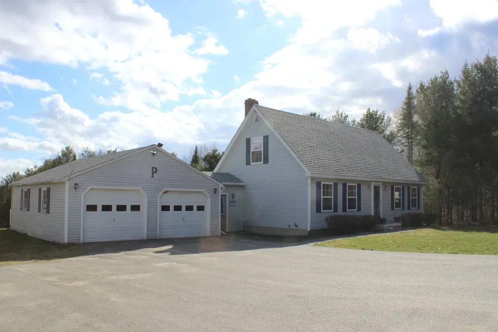338 Gillette Road Hope ME 04847