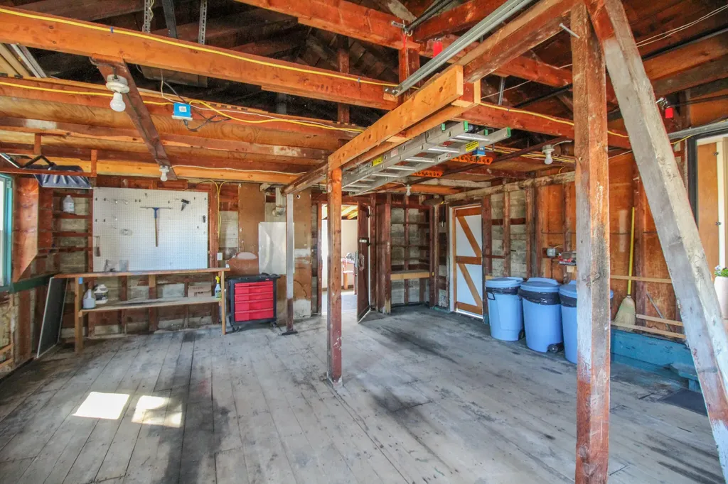 173 Western Avenue Hampden ME 04444