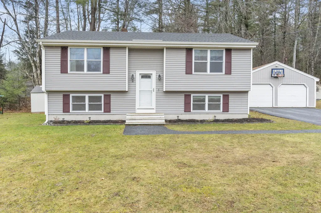 14 Bickford Drive Topsham ME 04086