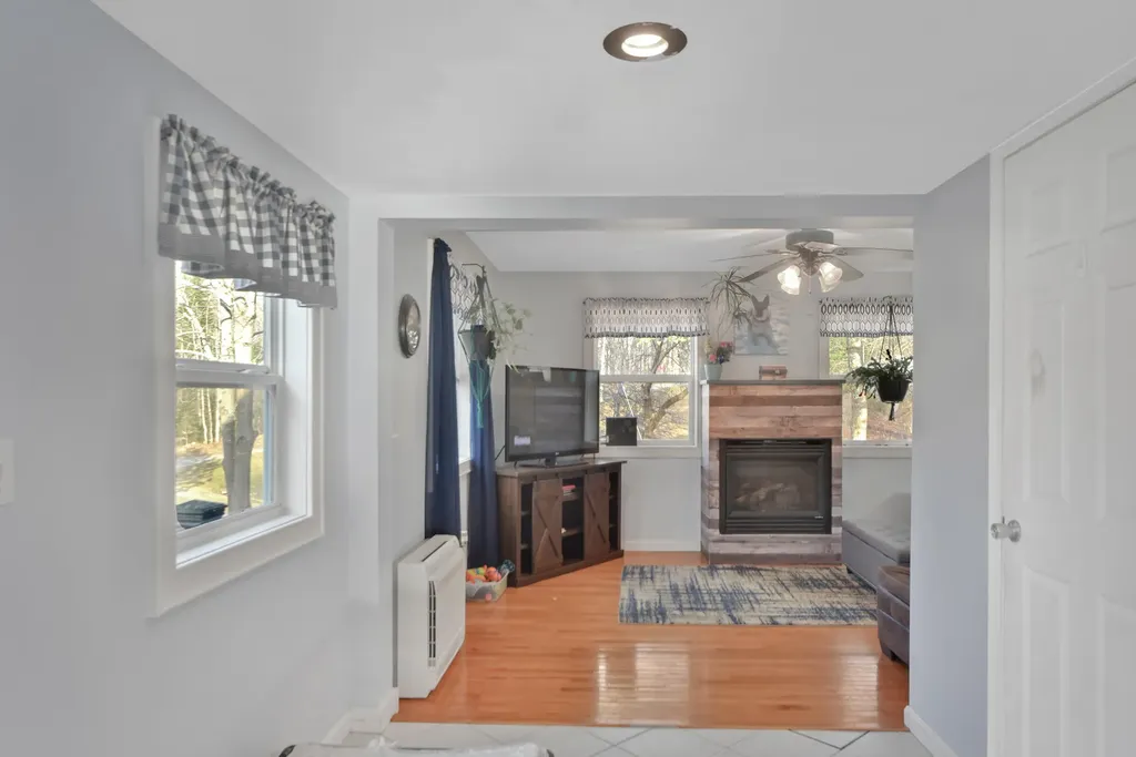68 Ledgewood Lane Gardiner ME 04345