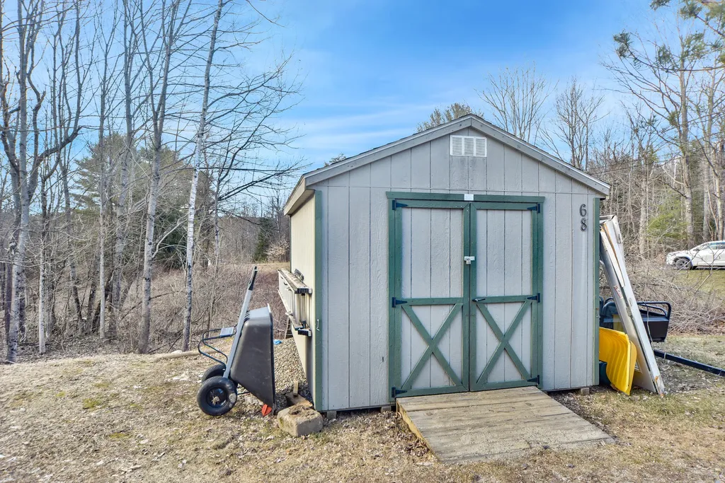 68 Ledgewood Lane Gardiner ME 04345