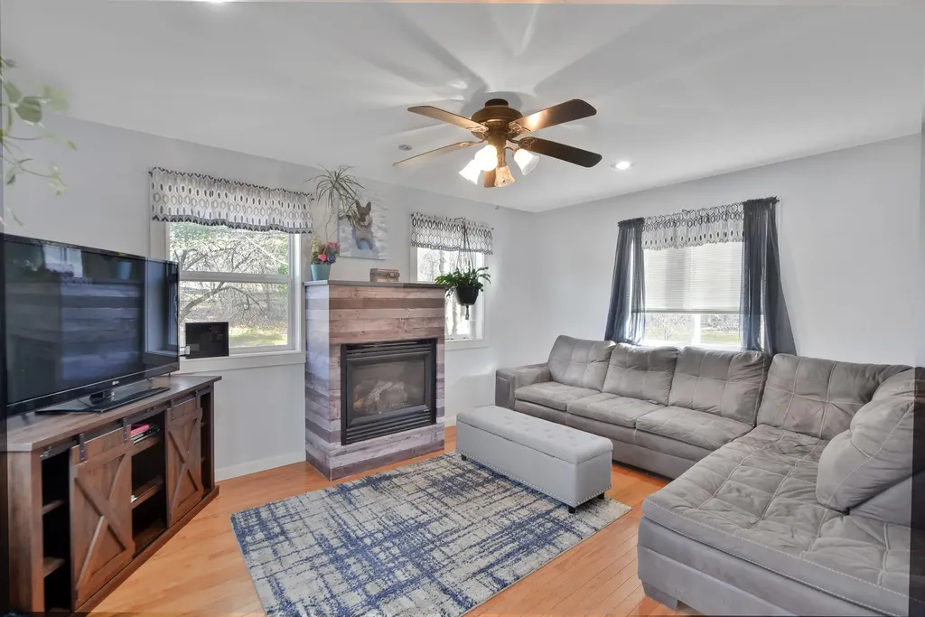 68 Ledgewood Lane Gardiner ME 04345